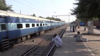 HAZRAT NIZAMUDDIN  JABALPURBHUSAWAL GONDWANA EXPRESS BLASTS THROUGH FARIDABAD NEW TOWN [upl. by Sig970]