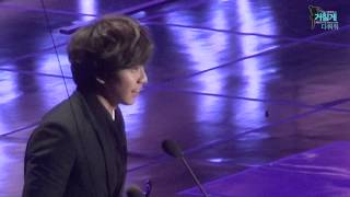 Lee SeunggI Accepting the Singer of the Year Award for December 2nd Gaon KPOP Awards [upl. by Ahsinawt]