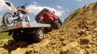 Crawling hard with an Axial Defender D90 Pickup with motorbike trailer [upl. by Reffineg6]