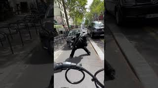 Il roule en voiture sur une piste cyclable je sauve la circulation 😭 [upl. by Fabien67]