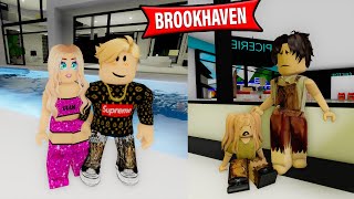 UN COUPLE DE RICHE ADOPTE MA PETITE SOEUR SANS MOI sur BROOKHAVEN RP  ROBLOX FR [upl. by Crystal]