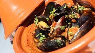 Recette de tajine marocain aux moulesMoroccan Mussels TaginequotBouzrougquot [upl. by Lezah]