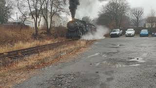 LNE LONGBELL 3 CHIME CNJ 113 leads the santa train past schuykull haven [upl. by Olympie]