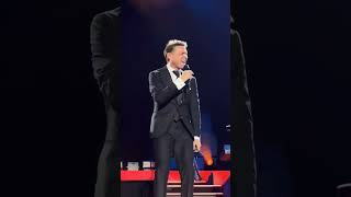 OficialLuisMiguel en Villahermosa Tabasco En Vivo youtuber charlez rockdelpais guitar duet [upl. by Orin]