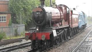 5972 Olton Hall pulls Mallard in to york Wednesday 19 Jul 2011 [upl. by Anelle]