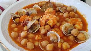 Guiso de garbanzos con langostinos y almejas [upl. by Sarazen]