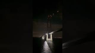 Great Belt Bridge at nightstorebæltsbroen storebælt denmark ventamaersk maersk captainthomas [upl. by Boni]