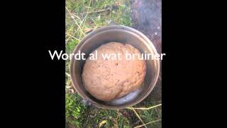 Vuur maken brood bakken op houtvuur How to bake a bread on a fire [upl. by Aerdnat818]