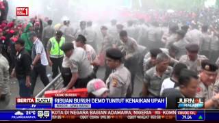 Ribuan Buruh Bogor Bentrok dengan Petugas [upl. by Akcired]