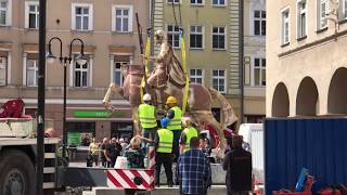 Pomnik księcia Kazimierza I Opolskiego stanął na Rynku w Opolu [upl. by Gnav]