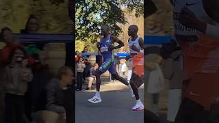 2024 NYC MARATHON Evans Chebet Abdi Nageeye Geoffrey Kamworor in the lead at 23 mile mark [upl. by Atorod]