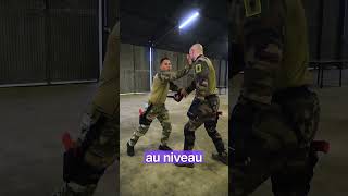 Technique de défense par la Légion étrangère gregmma lachainedegregmma selfdéfense militaires [upl. by Kcajyllib]