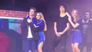 ABRAZOS KAROL Y RUGGERO EN CONCIERTO [upl. by Minnnie276]