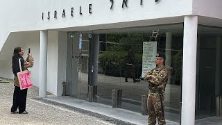 Biennale in Venedig öffnet  der israelische Pavillon bleibt erst einmal zu [upl. by Eilime]