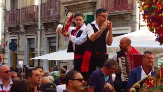 Carretti siciliani alla sagra del pistacchio di Bronte [upl. by Zampardi914]