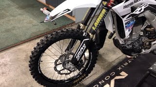 A quick tutorial to show you how to properly mount the front forks on your dirtbike [upl. by Annovahs]