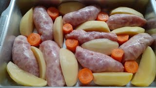 Como fazer Linguiça Assada no forno com Batatas [upl. by Mairhpe]