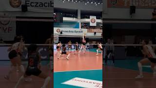 Dana Rettke tekli blokta Eda Erdem’i durdurdu 📸 volleyball shorts [upl. by Attelra137]