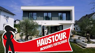 Fertighaus Haustour Bauhausstil und Landhausstil  Passt das zusammen  Weberhaus  Hausbau Helden [upl. by Ahrens]