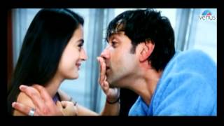 Bobby Deol wakes up Amisha Patel Humraaz [upl. by Yedrahs]