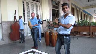 SONEROS CALLEJEROS EN LA HABANA [upl. by Naesar]