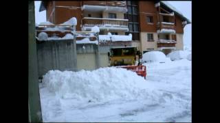 Déneigement Komatsu 320 Unimog 411 30 janvier 2015 [upl. by Longtin896]