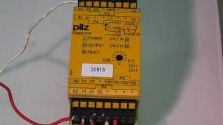 Pilz PSWZ X1P Safety relay 動作確認 [upl. by Airahs]