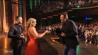 Peoples Choice Country Awards  Lauren Alaina and Scotty McCreery Present Award to Blake Shelton [upl. by Dione]