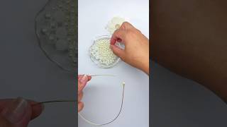 Tiara de pérolas com flores de juta  artesanato diy tutorial [upl. by Coughlin]