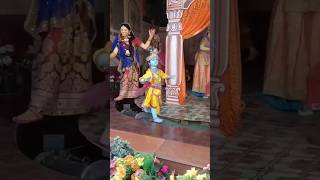 Pakado pakado Krishna ji gujriyaka makhan chori kar raha🙏 🌼🙏bhakti krishna ytshorts shorts [upl. by Suivart]