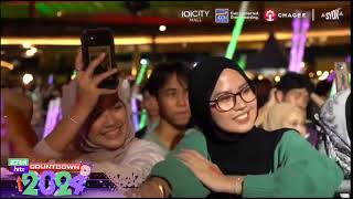 Sembunyi  Misha Omar LIVE iOi CiTY MALL era amp Hitz Countdown 2024 [upl. by Ylas562]