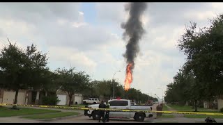 Pipeline fire in Deer Park Texas Smoke not spreading because theres no wind [upl. by Thomajan]