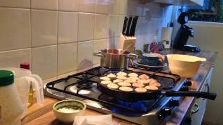 Poffertjes bakken [upl. by Pettiford]