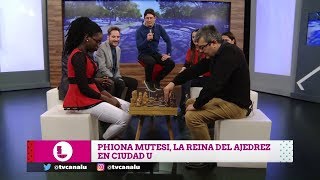 Phiona Mutesi juega una partida de ajedrez en Ciudad U [upl. by Nired]