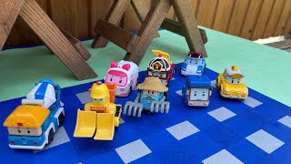 Looking Robocar Poli and friend  Toy Robocar Poli  Amber  Bruner  Tracky  Cap  Benny  Roy [upl. by Zapot804]