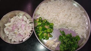 सिर्फ दो प्याज से बनाएं बहुत टेस्टी फ्राइड राइस 😋 onion fried rice  simple fried rice  fried rice [upl. by Nylarahs]