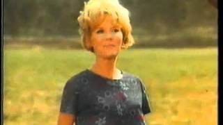 Petula Clark  La Frontiera clip1965 [upl. by Gino778]