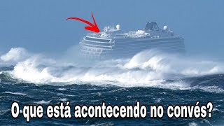 Navio De Cruzeiro Com Passageiros Numa Tempestade De Escala 12 [upl. by Merwyn]