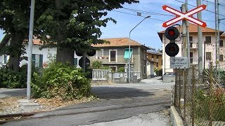 Spoorwegovergang Casella I  Railroad crossing  Passaggio a livello [upl. by Ettegroeg369]