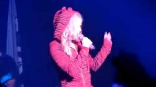 Avril Lavigne quotGirlfriend  Sk8er Boiquot Live in Seoul Korea 2008 HQ  encore [upl. by Krysta]