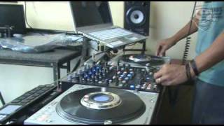 DJ Guto Loureiro  Micro set DDM 4000  Technics SLDZ  25102009 Video 052 [upl. by Boj172]