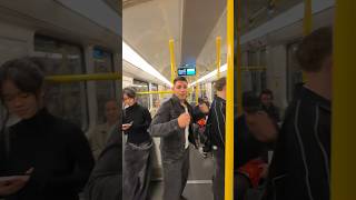 Liegestützen Challenge in der UBahn 🔥 shorts [upl. by Karylin]