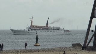 Schiff MS ATLANTIS vor Cuxhaven 10052014 [upl. by Petie]