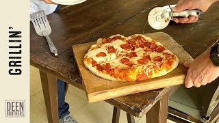 Kamado Lifesmart Grill  The Perfect Pizza [upl. by Retsevlys]