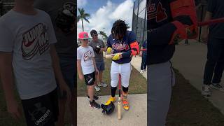 Acuña Jr Broke His Bat During Practice Signs It and Gifts It To a Kid Braves MLB [upl. by Tersina]