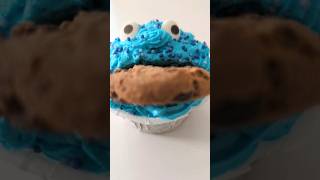 🧁Cookie Monster cupcake baking stopmotion [upl. by Anelrahc]