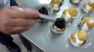 Catering e Buffet Dolci Feste  Coppette Profitterol Cioccolato e Panna Montata [upl. by Supen]