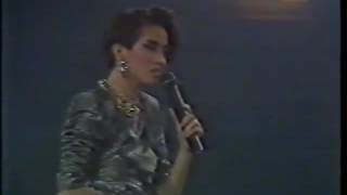 轉載 Anita Mui 梅艷芳 1985年盡顯光華演唱會一小時片段（另版） [upl. by Yarased]