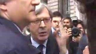 Piero Ricca vs Sgarbi 2 [upl. by Holmen394]