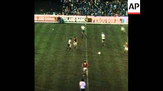 SYND 13 11 77 HIGHLIGHTS OF NOTTINGHAM FOREST V MAN UNITED FOOTBALL [upl. by Abla473]